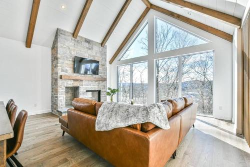 The Glam Shack - Golf, Ski, Spa in Saint-Faustin-Lac-Carré (QC)