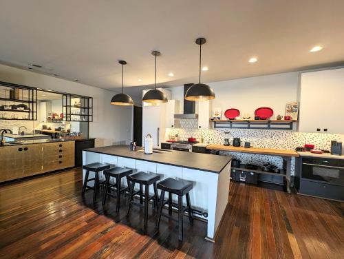 . Cherry Street Luxury Apartment