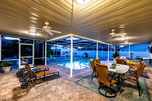 Montauks Point! Private pool home 10 min drive to Anna Maria beaches!