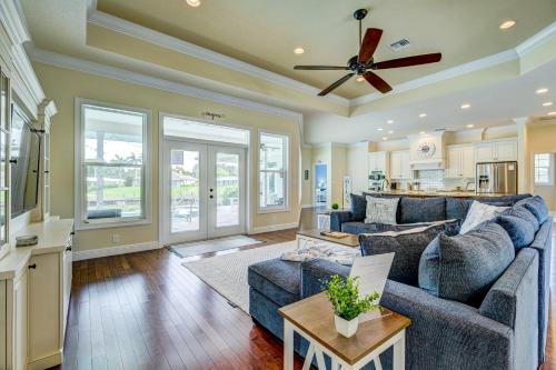 Manatee House! Pool home minutes away from AMI with private boat dock! in Bradenton, USA