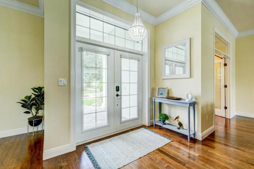 Manatee House! Pool home minutes away from AMI with private boat dock! in Bradenton, USA