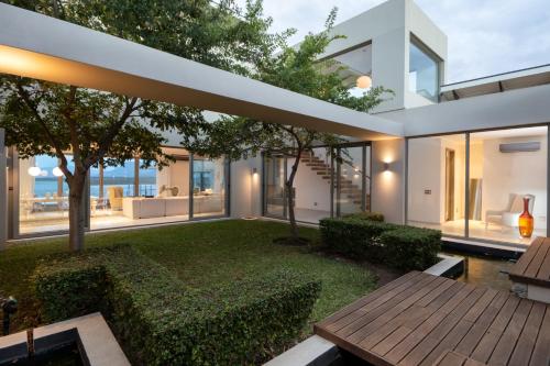 Villa image 1