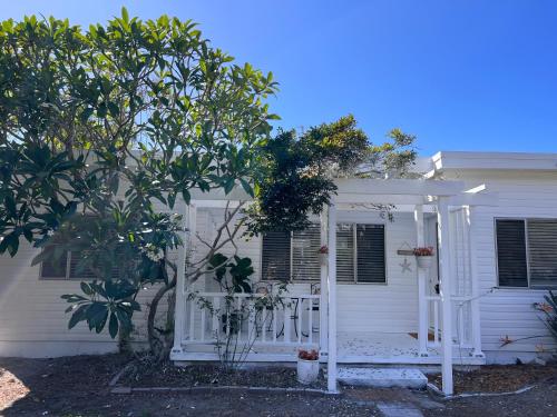 50 meters to the beach Hargraves Beach Cottage in Noraville