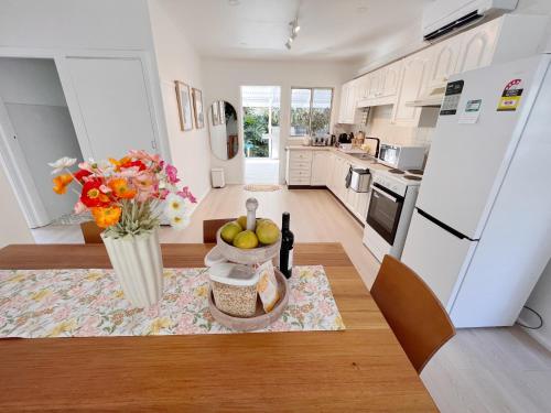 50 meters to the beach Hargraves Beach Cottage in Noraville