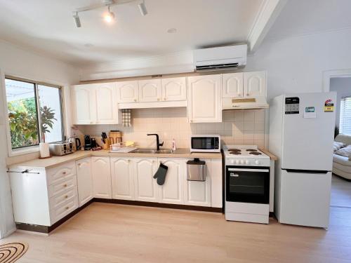 50 meters to the beach Hargraves Beach Cottage in Noraville