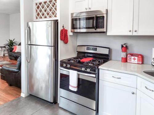 Spacious Getaway by Wooster Square! in New Haven, USA