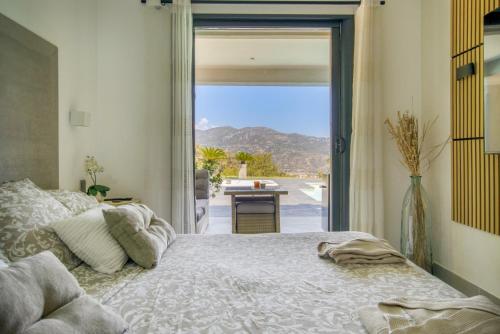 SUITE 20m2 DANS VILLA PISCINE JACUZZI in กาโร