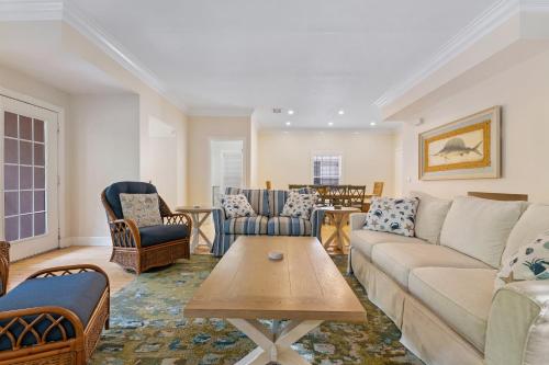Sweet Home Anna Maria by RedAwning – Holmes Beach, FL