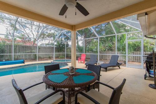 Sunny Days! Private pool home with spa, workspace, and high speed WiFi! in Bradenton, USA