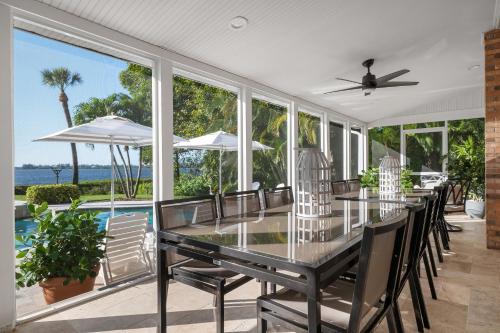 Palma Sola Bay House! Private Dock, Heated Pool & Spa, Game Room & More! in Bradenton, USA