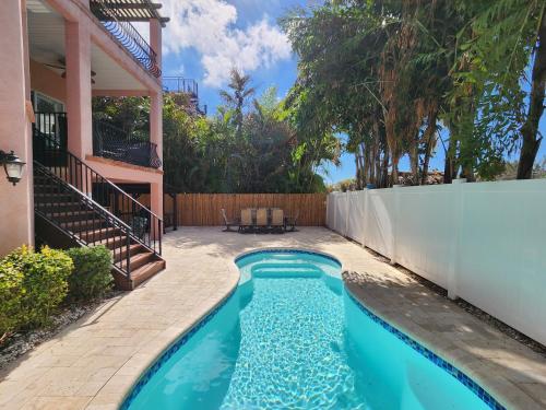 Sweet Home Anna Maria by RedAwning – Holmes Beach, FL