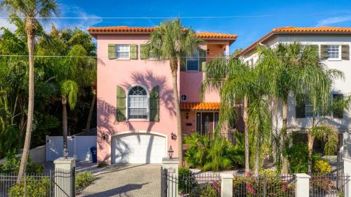 Sweet Home Anna Maria by RedAwning – Holmes Beach, FL