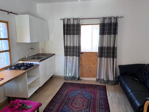 Kitchen, Amas Bungalow with internett in Tanji