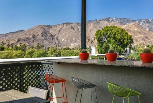 Premiere Contemporary Condo - A Ryson Property in Palm Springs, USA