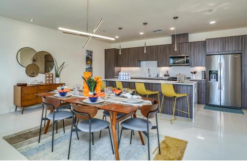 Premiere Contemporary Condo - A Ryson Property in Palm Springs, USA