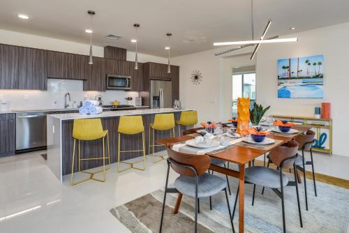 Premiere Contemporary Condo - A Ryson Property in Palm Springs, USA