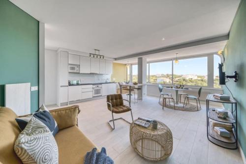 Casa Blue Benagil - Ocean View , Newly Renovated Apartment Walkable to Benagil in เบนากิล