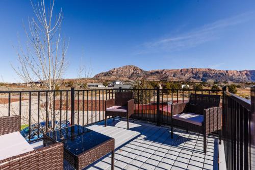 Peace and Tranquility private hot tub deck and bbq