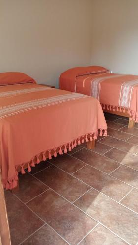 1 double bed, 1 twin bed