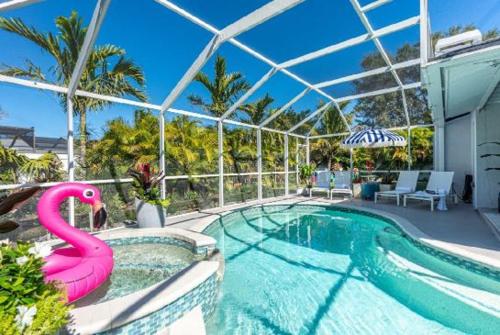 Twin Palms Oasis! Modern, with heated pool and game room! in Bradenton, USA