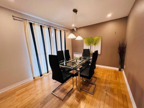 Fasiliti, Family-Friendly 3BR Home with Backyard near Planetarium Rio Tinto Alcan