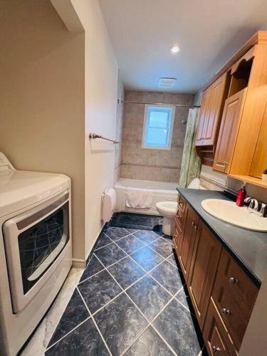 Fasiliti, Family-Friendly 3BR Home with Backyard near Planetarium Rio Tinto Alcan