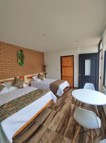 1 double bed, 1 twin bed