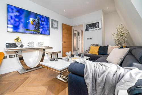 Stunning 1-Bedroom Penthouse in Marble Arch 72 - image 8