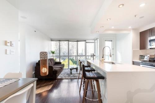 Luxury 2-bedroom condo beach side Yaletown in Vancouver, Canada