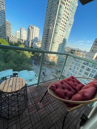 Luxury 2-bedroom condo beach side Yaletown in Vancouver, Canada