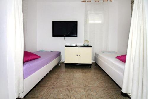 One-Bedroom Apartment with Terrace