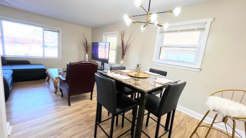 Kids,Pets, friendly 3BR 2BT Game Bonus, Room Fenced in Fayetteville, USA