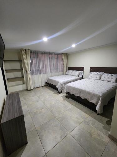 Deluxe Family Room image 3