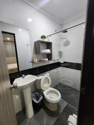 Double Room with Private Bathroom image 1