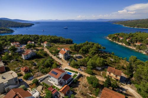 Seaside luxury villa with a swimming pool Cove Makarac, Brac - 22637