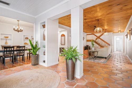 Villa Bella! Amazing pool home with cabana just minutes from downtown! in Bradenton, USA