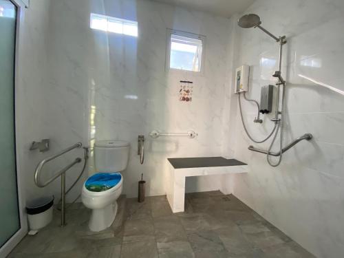 Chang Noi Hua Hin Pranburi fully accessible barrierefrei resort thumbnail 4