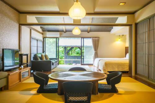 room detail thumbnail 2