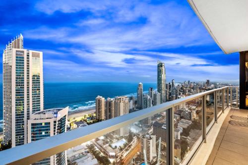 HIGH FLOOR OCEAN VIEWS - Circle on Cavill Apartments - Privately Managed & Self Contained