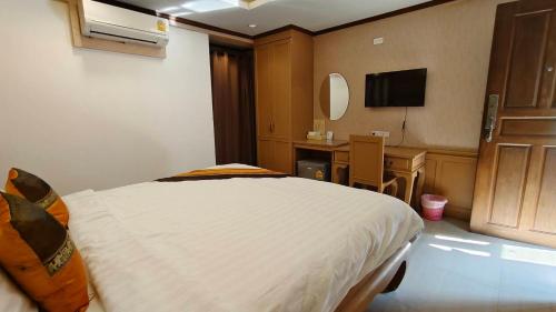 room detail thumbnail 1