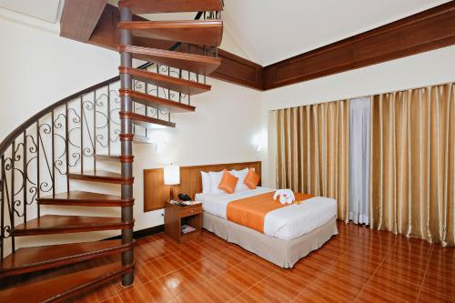 1 queen bed, 2 bunk beds