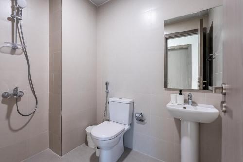 3BDR with Maid Room I District One I Spacious and Cozy - image 5