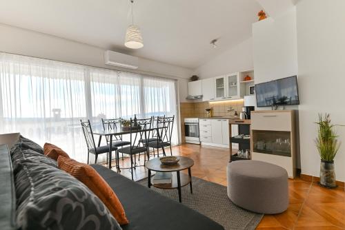 บริการและสิ่งอำนวยความสะดวก, Villa Grande Vista - Spacious 3 BR Apartment with Large terrace and Fantastic sea view in ออกรุค กอนจิ