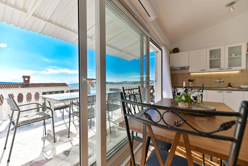 บริการและสิ่งอำนวยความสะดวก, Villa Grande Vista - Spacious 3 BR Apartment with Large terrace and Fantastic sea view in ออกรุค กอนจิ