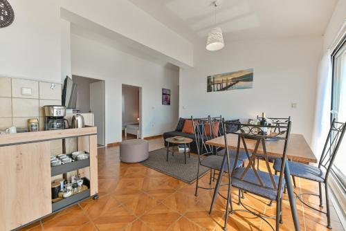 บริการและสิ่งอำนวยความสะดวก, Villa Grande Vista - Spacious 3 BR Apartment with Large terrace and Fantastic sea view in ออกรุค กอนจิ