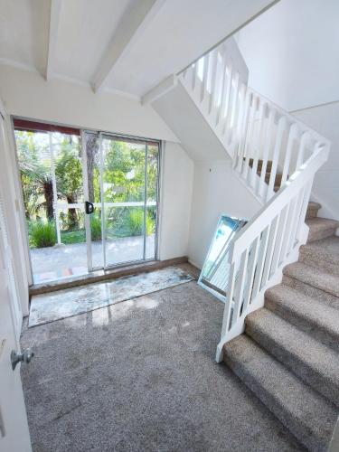 Sunny Cosy Rooms in Auckland Nice Garden Bush View