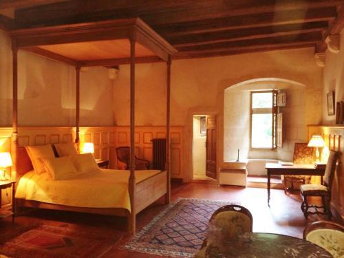 Chateau de Saint Loup Guest House in St Loup Lamaire