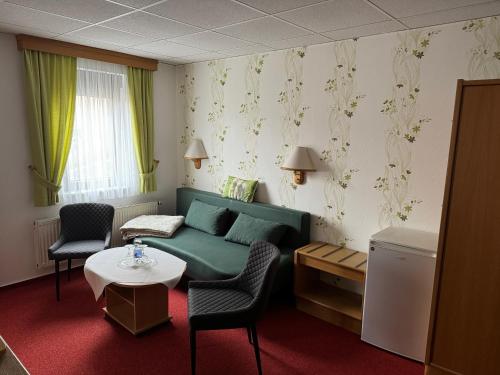 2 twin beds, 2 sofa beds