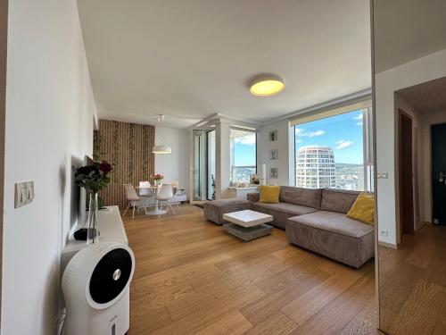 City view from 27th floor, free parking, keyless, Bratislava