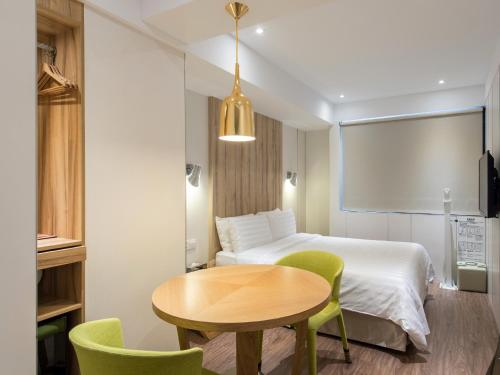 room detail thumbnail 1